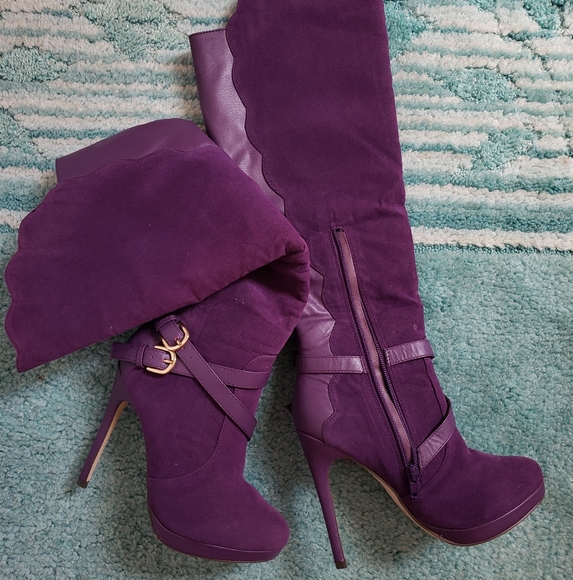 ❌SOLD❌ Knee-High Soleh Boots With Scalloped Edge and Wrap - Picture 2 of 9